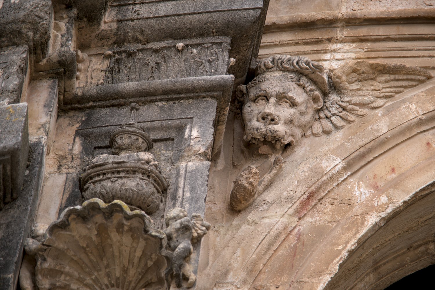 Eglise Santa Maria la Mayor - Détail du porche