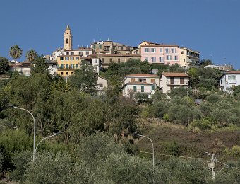 Seborga  Seborgase revendique comme étant une principauté. Elle est régie par une constitution et dirigée par un prince, élu pour sept ans. Elle dispose d'un gouvernement de neuf ministres nommé "Conseil de la Couronne" et d'un "Conseil des Prieurs".
