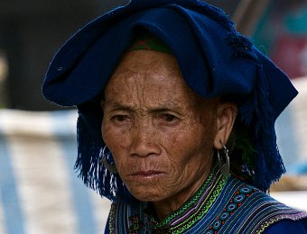  Femme Hmong Bleu