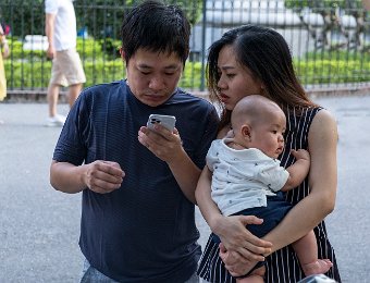 Jeune coupe et leur bébé à Hanoï