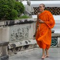 DSC 0932  Un jeune moine visitant Wat Sutha